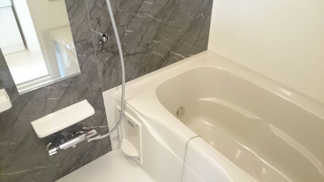 バス・シャワールーム　シャワー・追い焚き給湯