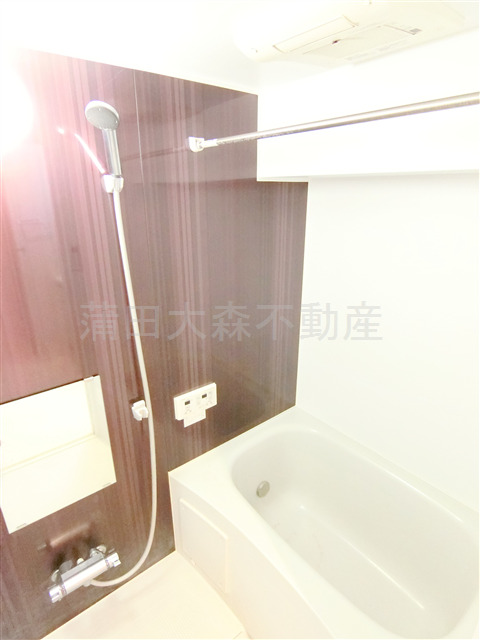 バス・シャワールーム　追焚と浴室乾燥機付きのお風呂　バスルーム