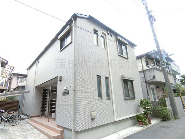 建物外観　2015年12月築　軽量鉄骨造地上2階建て総戸数2戸　東京都