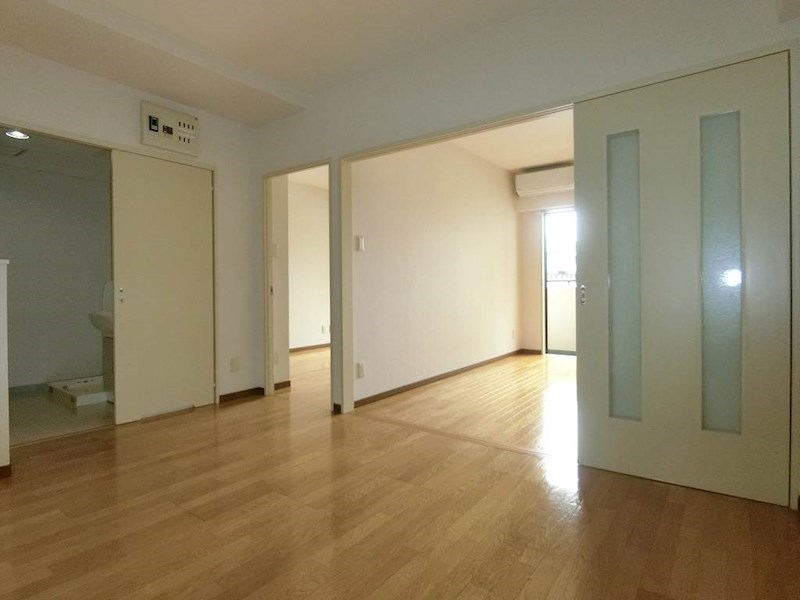 居室・リビング　別号室写真使用