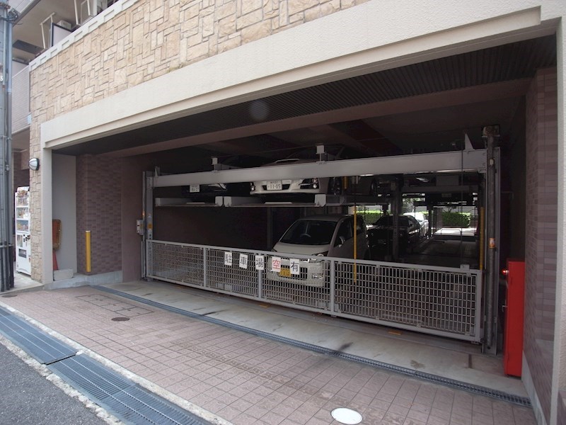 駐車場　駐車場があるので、車を買う予定の方も安心です