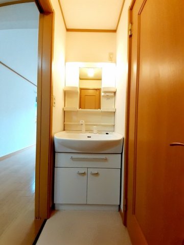 洗面設備　使いやすい洗面所です