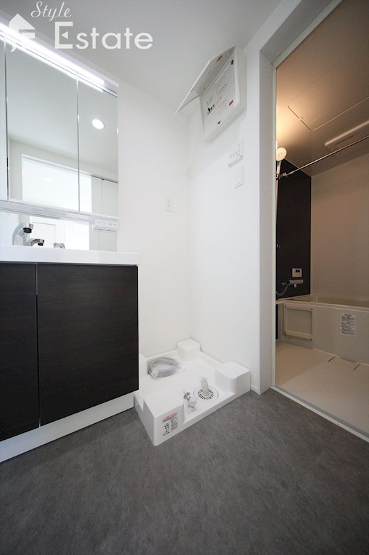 洗面設備　同仕様内装