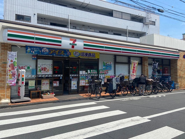 コンビニ　セブンイレブン足立柳原2丁目店（コンビニ）まで375m