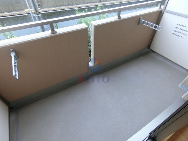 バルコニー　同間取・別号室