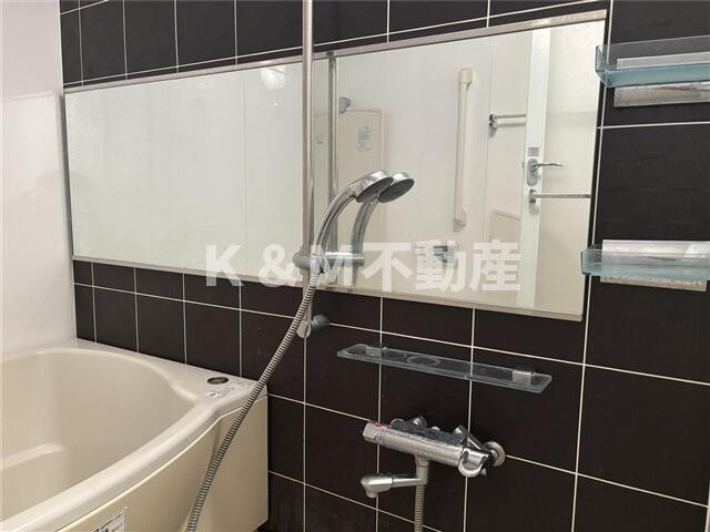 バス・シャワールーム　コンパクトで使いやすいお風呂です