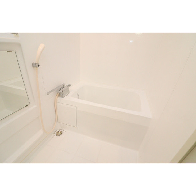 バス・シャワールーム　コンパクトで使いやすいお風呂です