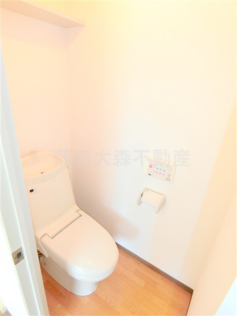 トイレ　温水洗浄便座付きのトイレ