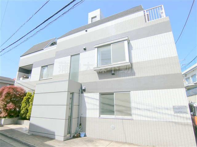 建物外観　1999年5月築　RC鉄筋コンクリート造地上3階建て総戸数9