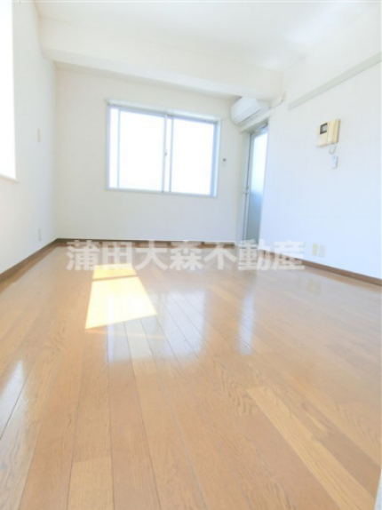 居室・リビング　2面採光の洋室8.2帖