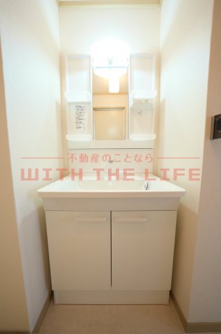 洗面設備　独立洗面台、朝の身支度には欠かせません