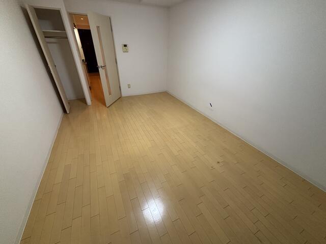 居室・リビング　※同物件・反転タイプの写真です。