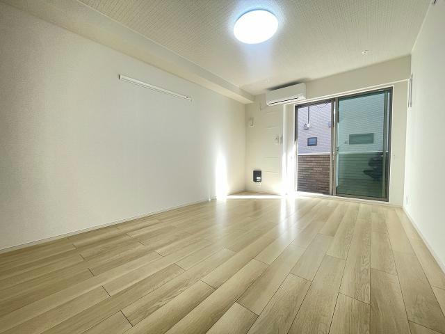 居室・リビング　※同物件別部屋　参考写真