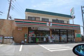 コンビニ　簡単な買い物は、７・１１も近くにあり国領では、売上１の店舗で（コンビニ）まで400m