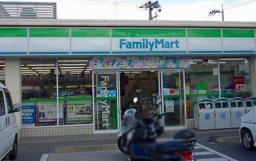 コンビニ　ファミリーマート（コンビニ）まで1400m