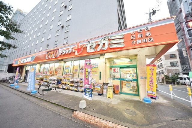 ドラックストア　ドラッグセガミ平尾店（ドラッグストア）まで492m