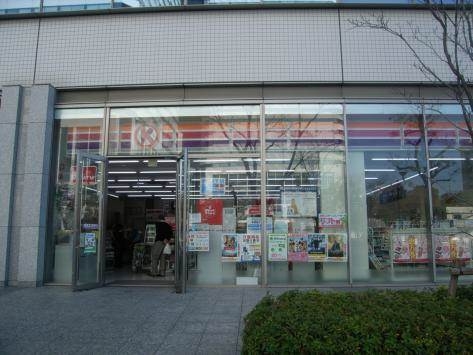 コンビニ　サンクス晴海フロント店（コンビニ）まで230m