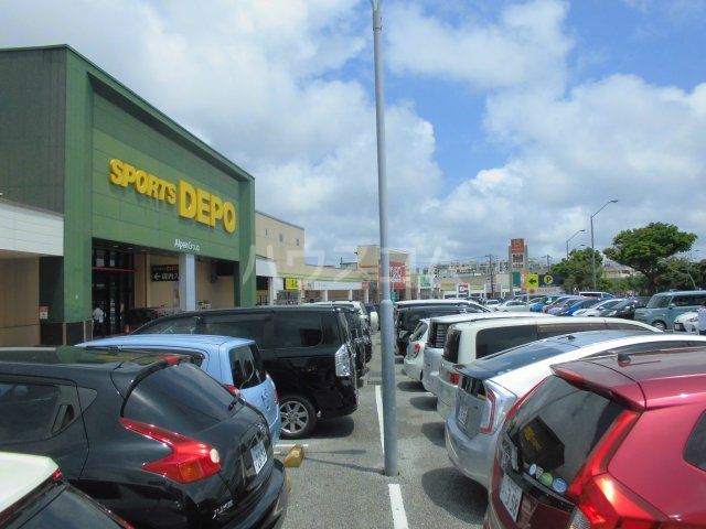 ショッピングセンター　スポーツデポ天久店（ショッピングセンター）まで431m