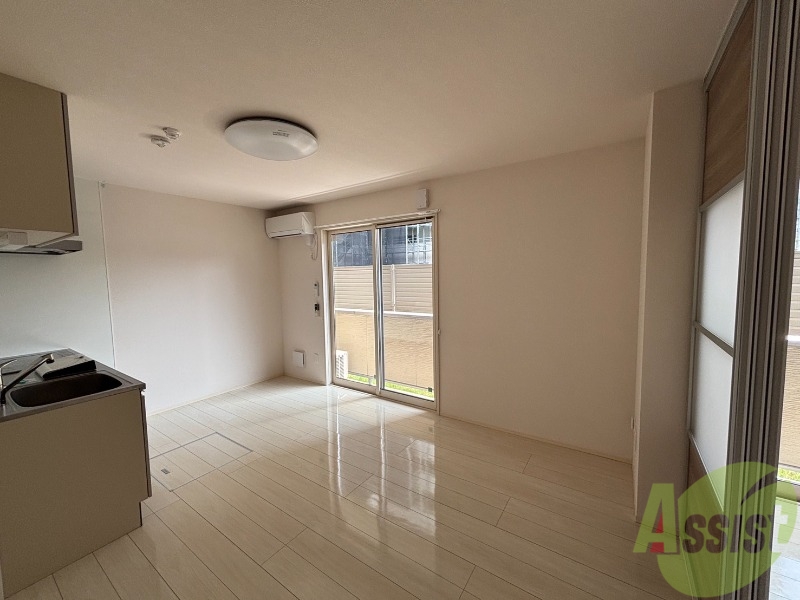 居室・リビング　リビングは８．４帖で陽当たりの良いお部屋です。