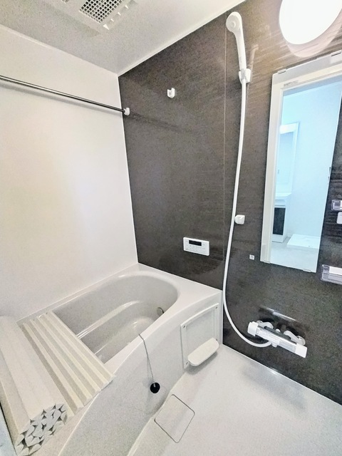 バス・シャワールーム　★スタイリッシュで追焚可能なバスルームです★