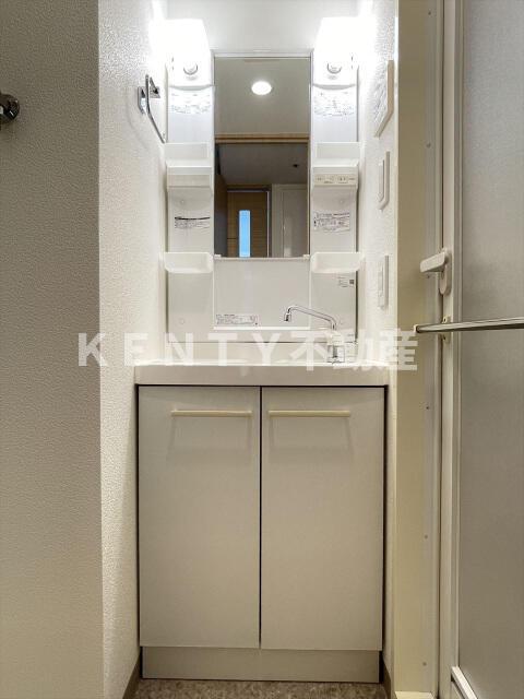 洗面設備　コンパクトで使いやすい洗面所