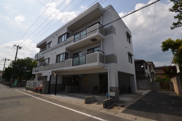 建物外観　TVモニタ付きインターホンついてます♪