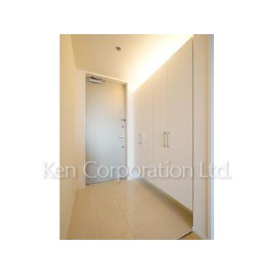 玄関　同タイプ30階のお部屋を撮影。仕様が異なることがあります。