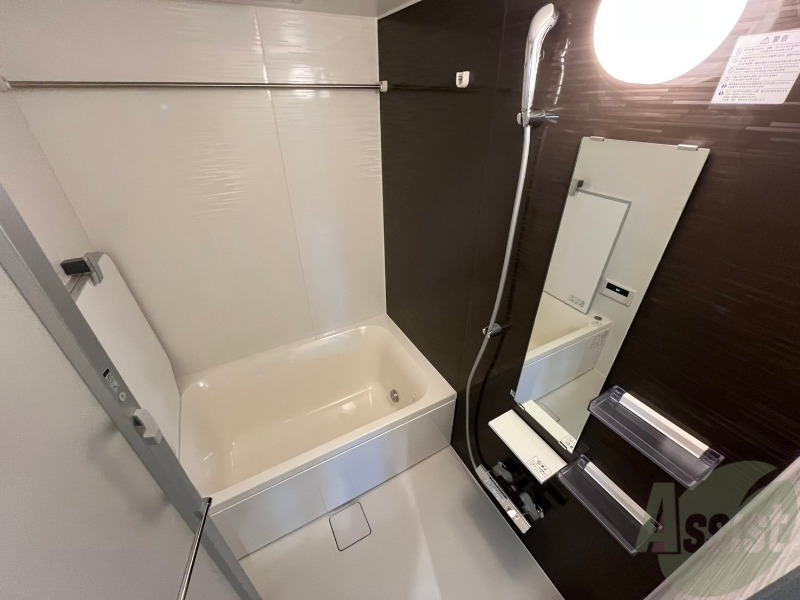 バス・シャワールーム　お風呂になります。一日の疲れを癒してくださいね。