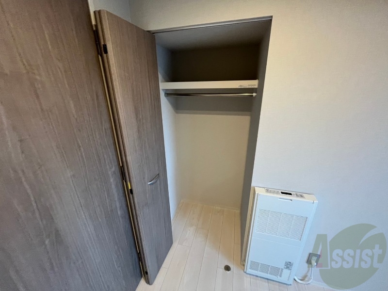 収納　クローゼットは奥行きもあり、荷物が多い方でも安心です。