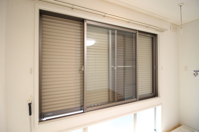 その他設備　シャッター雨戸付です！！防犯面でも役立ちますね♪