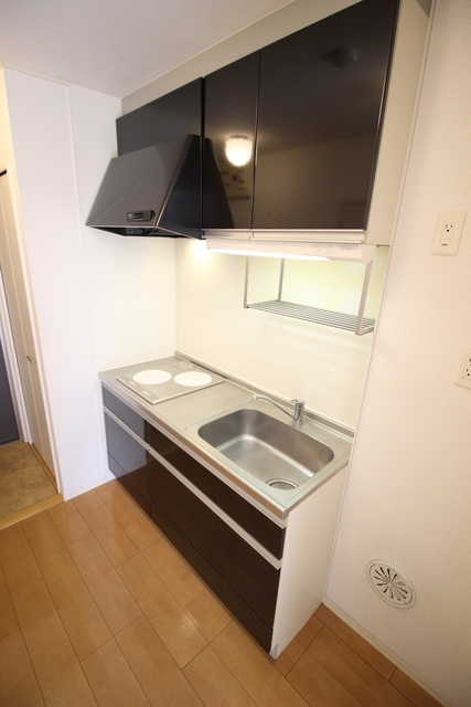 キッチン　システムキッチンは調理スペースも広くストレスなくお料理可能♪