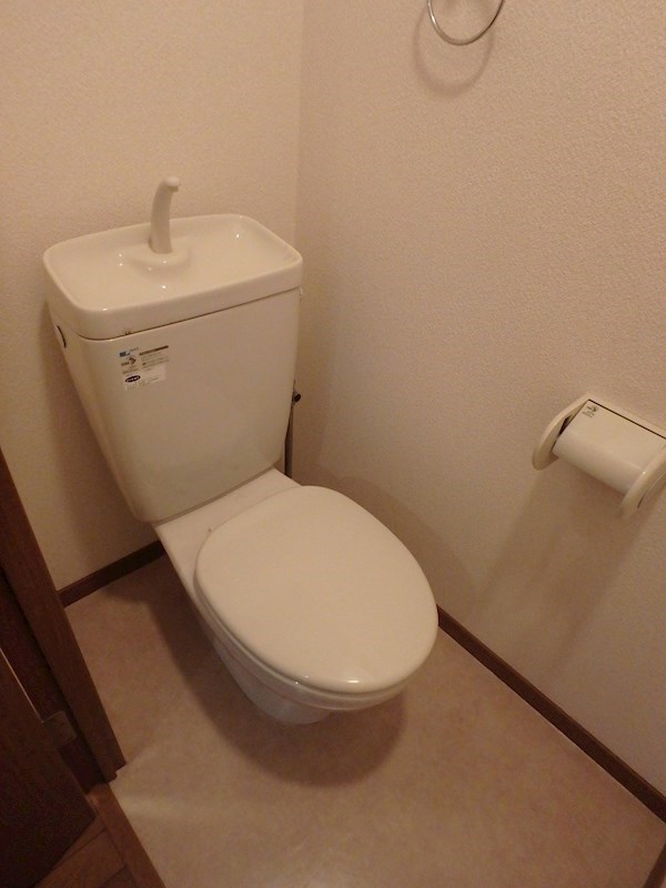 トイレ　写真は同型タイプ