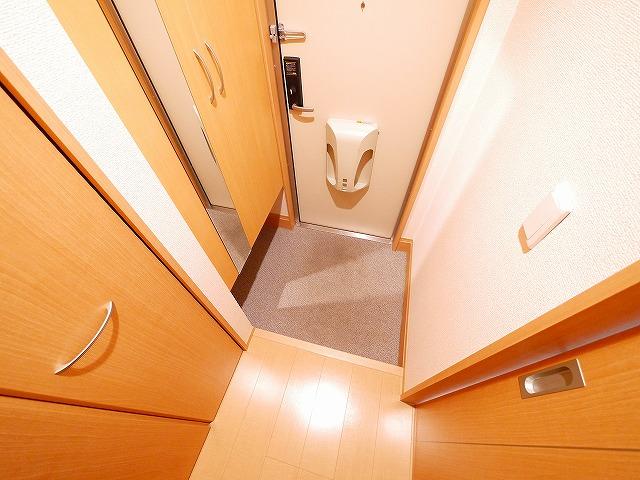 玄関　カードキーでセキュリティも安心です