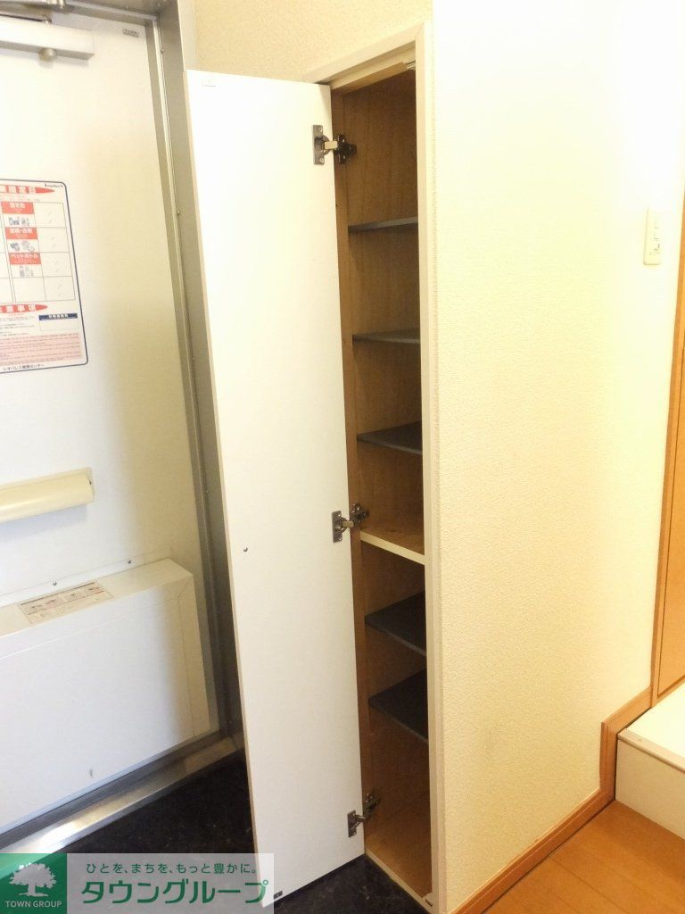 玄関　段差を自由に変更できる靴箱です。