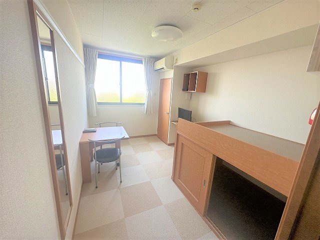 居室・リビング　「同タイプの部屋の写真です」「現況優先」