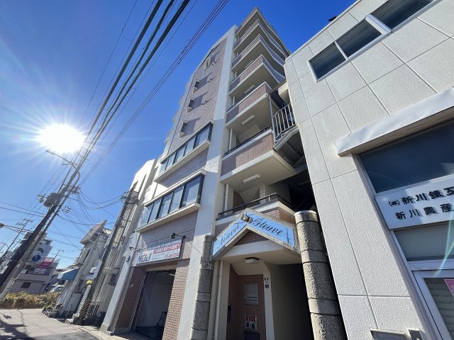 建物外観　落ち着いた雰囲気の外観です