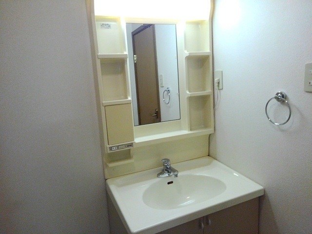 洗面設備　同施工会社の参考写真です