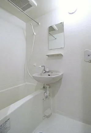 バス・シャワールーム　別部屋の画像を使用しております。