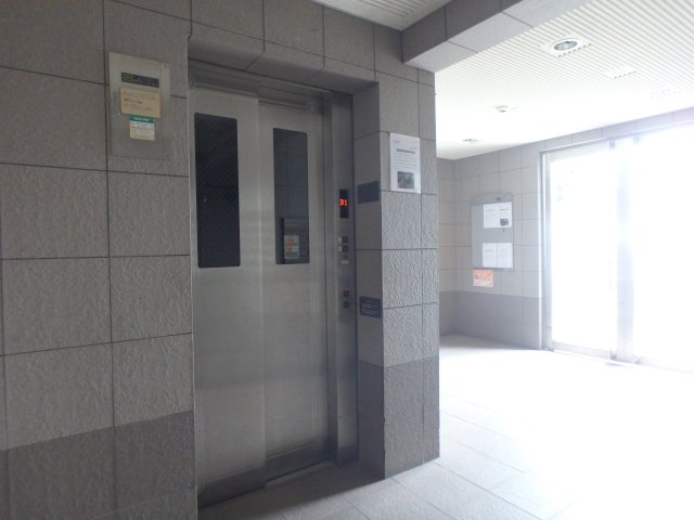 ロビー　エレベーター完備