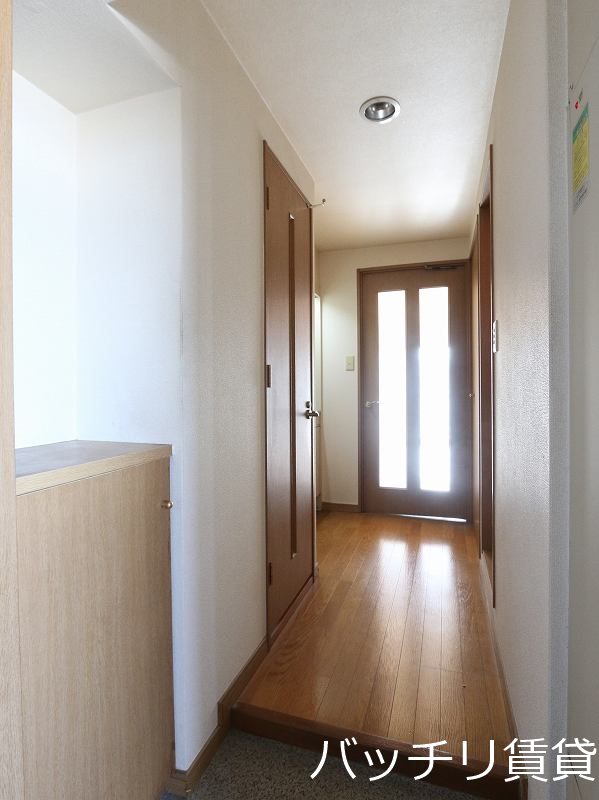 玄関　別号室タイプの為、現状を優先致します。