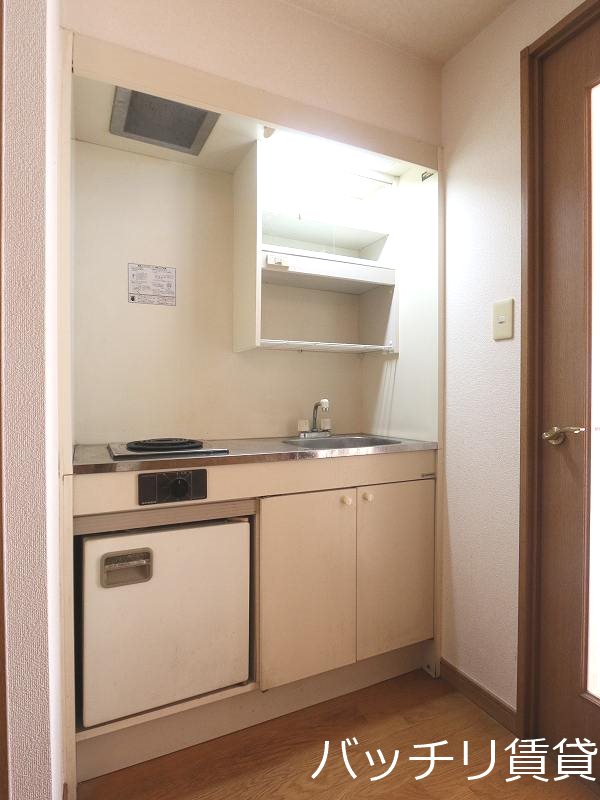 キッチン　別号室タイプの為、現状を優先致します。