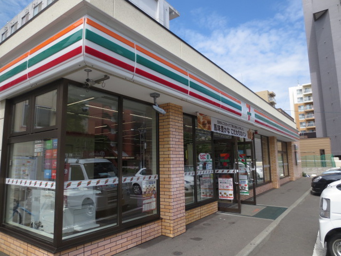 コンビニ　セブン-イレブン 札幌北17条店（コンビニ）まで130m