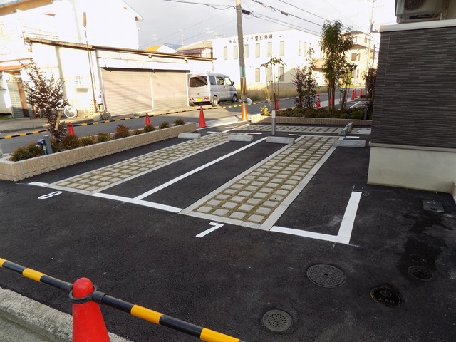 駐車場　同一施工会社同一仕様写真