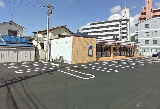 コンビニ　セブンイレブン（コンビニ）まで240m