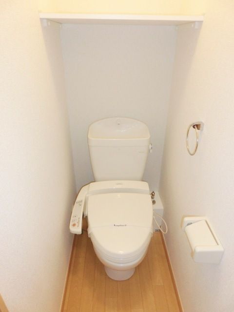 トイレ　ウォシュレット機能付きです