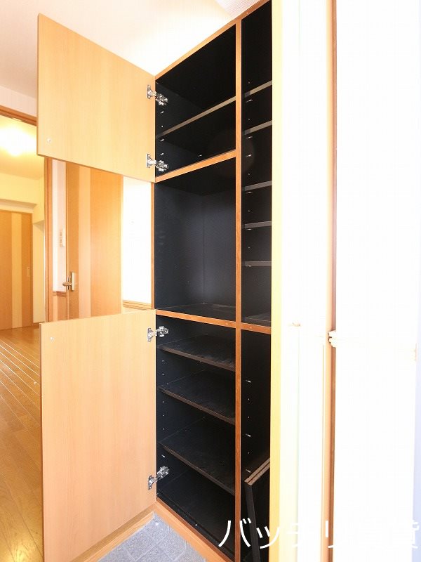 玄関　別号室イメージの為、現状を優先致します。