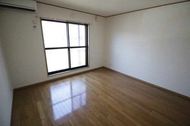 居室・リビング　※同タイプのお部屋写真です。現況優先。