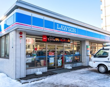 コンビニ　ローソン札幌北17条東7店（コンビニ）まで456m