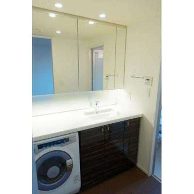 洗面設備　※写真は同タイプ住戸です。