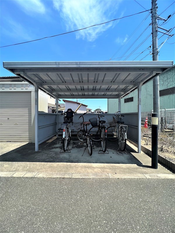 その他共有部分　屋根付き駐輪場付き☆